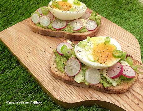 Avocado toast aux radis et oeuf mollet / Avocado toast with radish and soft boiled egg