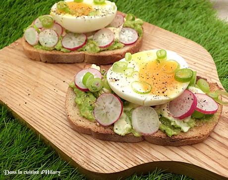 Avocado toast aux radis et oeuf mollet / Avocado toast with radish and soft boiled egg