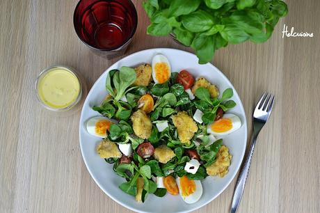 Salade complète avec une sauce yaourt et moutarde