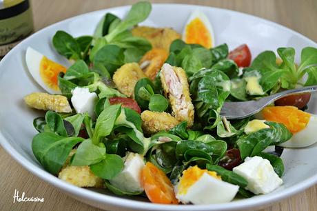 Salade complète avec une sauce yaourt et moutarde