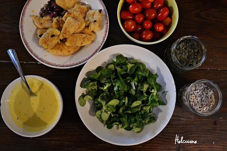 Salade complète avec une sauce yaourt et moutarde