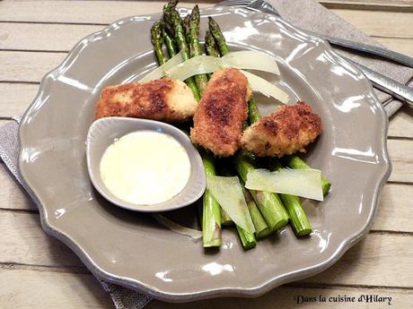 Poulet parmesan, asperges vertes et sauce Hollandaise / Parmesan chicken, green asparagus and Hollandaise sauce