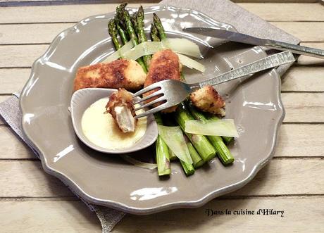 Poulet parmesan, asperges vertes et sauce Hollandaise / Parmesan chicken, green asparagus and Hollandaise sauce