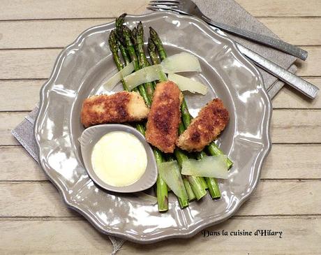 Poulet parmesan, asperges vertes et sauce Hollandaise / Parmesan chicken, green asparagus and Hollandaise sauce