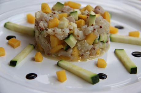 tartare de poisson, mangue, courgette, moutarde à l'ancienne