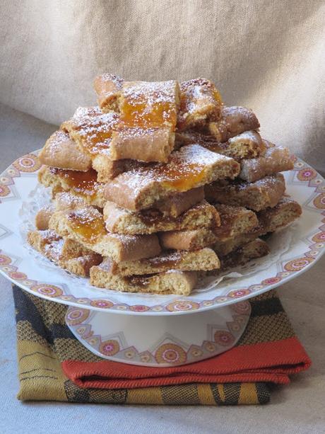 Biscuits creusés à la confiture