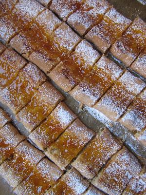 Biscuits creusés à la confiture