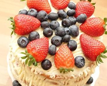 Layer Cake Noix de Coco Fraises et Myrtilles