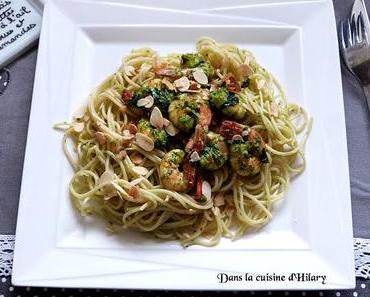 Spaghettis aux crevettes sautées, pesto à l'ail des ours et amandes / Shrimp, bear's garlic pesto and almond spaghettis