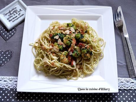 Spaghettis aux crevettes sautées, pesto à l'ail des ours et amandes / Shrimp, bear's garlic pesto and almond spaghettis