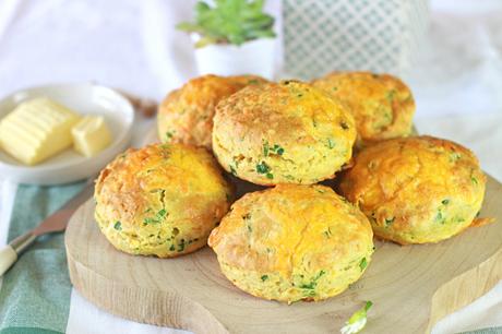 Scones à l’ail des ours et au cheddar