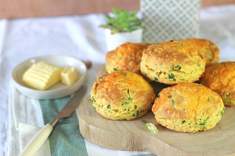 Scones à l’ail des ours et au cheddar