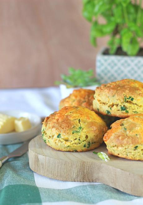 Scones à l’ail des ours et au cheddar