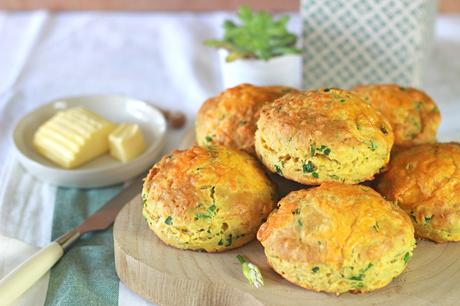 Scones à l’ail des ours et au cheddar