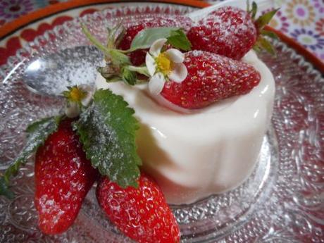 Panna cotta au yaourt de brebis et aux fraises