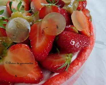 Charlotte aux fraises, rhubarbe au thym et miel de lavande.