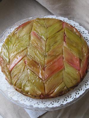 Gâteau renversé à la rhubarbe