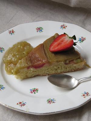 Gâteau renversé à la rhubarbe