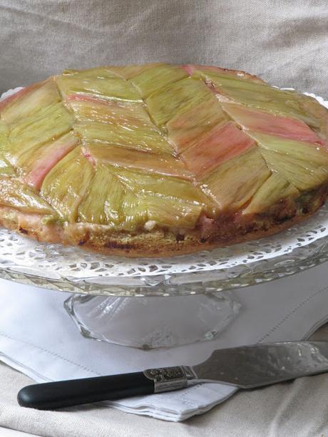 Gâteau renversé à la rhubarbe