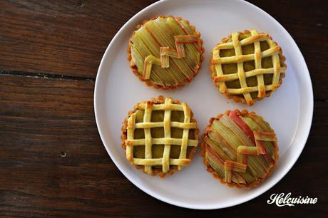 Tarte à la rhubarbe meringuée