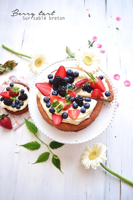 Tarte aux fruits rouges, chocolat blanc & sablé breton