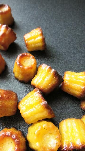 Minis Cannelés Bordelais.