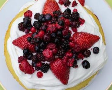 Victoria sponge cake aux fraises et à la pistache