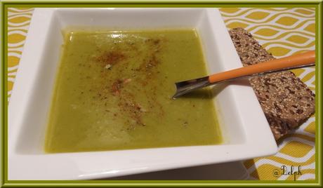 Soupe de brocolis au curcuma