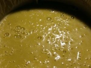 Soupe de brocolis au curcuma