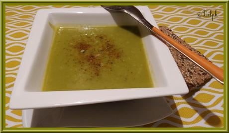 Soupe de brocolis au curcuma