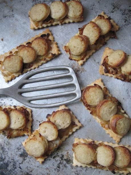 Des mini quiches au boudin blanc & confit d'oignons dans les Ardennes