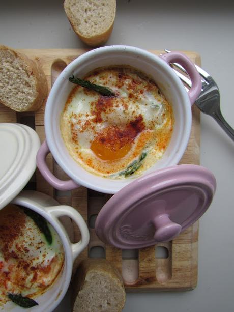 Oeuf cocotte au Chorizo et asperges vertes. [Battle Food #43]