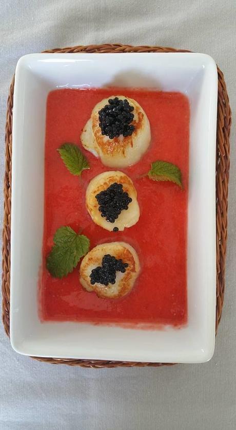 Saint Jacques au caviar et sa fraise acidulée