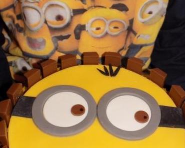 Gateau Minions, biscuit sacher et mousse légère au chocolat