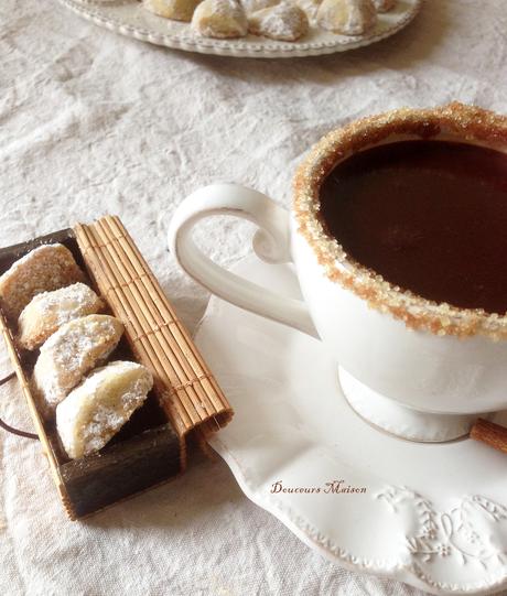 Vanille Kipferl et Chocolat à la Cannelle Caramélisée dans A CHAQUE ÉVÉNEMENT SES RECETTES defi-decembre-1