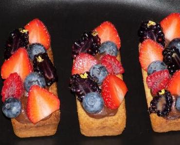 Petits gâteaux de sablé breton, ganache chocolat manjari, fève tonka et farandole de fruits rouges