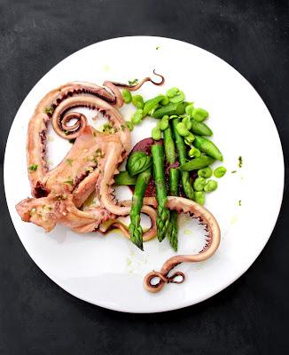 Poulpes de Roche, Asperges, Févettes & Gelée de Fraises au Balsamique