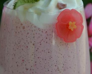 SMOOTHIE à la fraise et chantilly