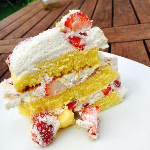Gâteau express aux fraises et à la chantilly