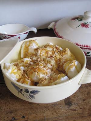 Oeufs à la neige aux amandes effilées