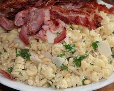 FUSILLI A LA CREME D'HERBES ET AU LARD CROUSTILLANT