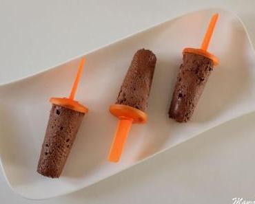 Bâtonnets de mousse au chocolat glacée