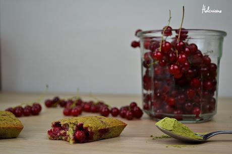 Financiers au thé matcha et groseilles