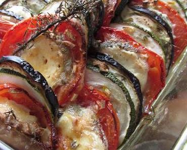 Tian de légumes au fromage de chèvre cendré.