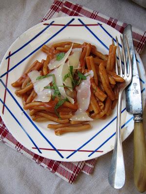 Pâtes à la concassée de tomates crémeuse