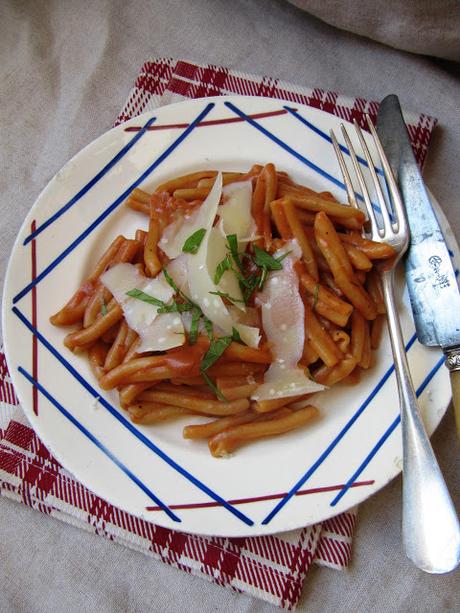 Pâtes à la concassée de tomates crémeuse