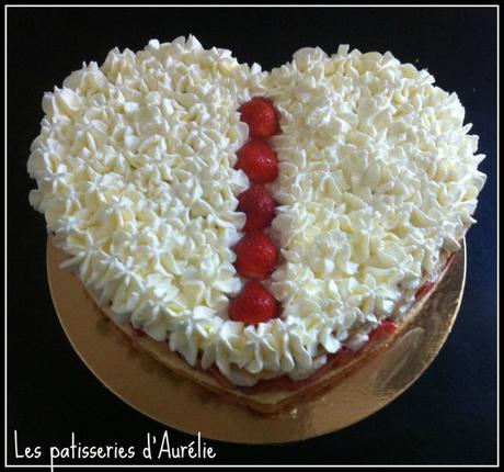 Fraisier mascarpone chantilly en forme de coeur