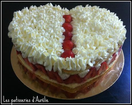 Fraisier mascarpone chantilly en forme de coeur