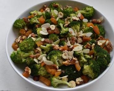 Salade de brocolis aux fruits secs