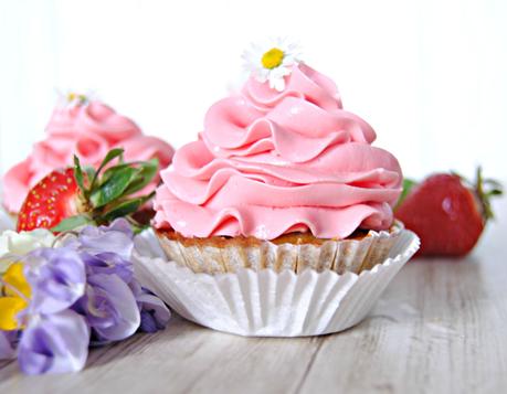 Cupcake Sans Lactose ni Gluten Topping Crème à la Meringue Suisse Fraise 